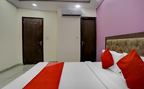 Flagship Paradise Inn